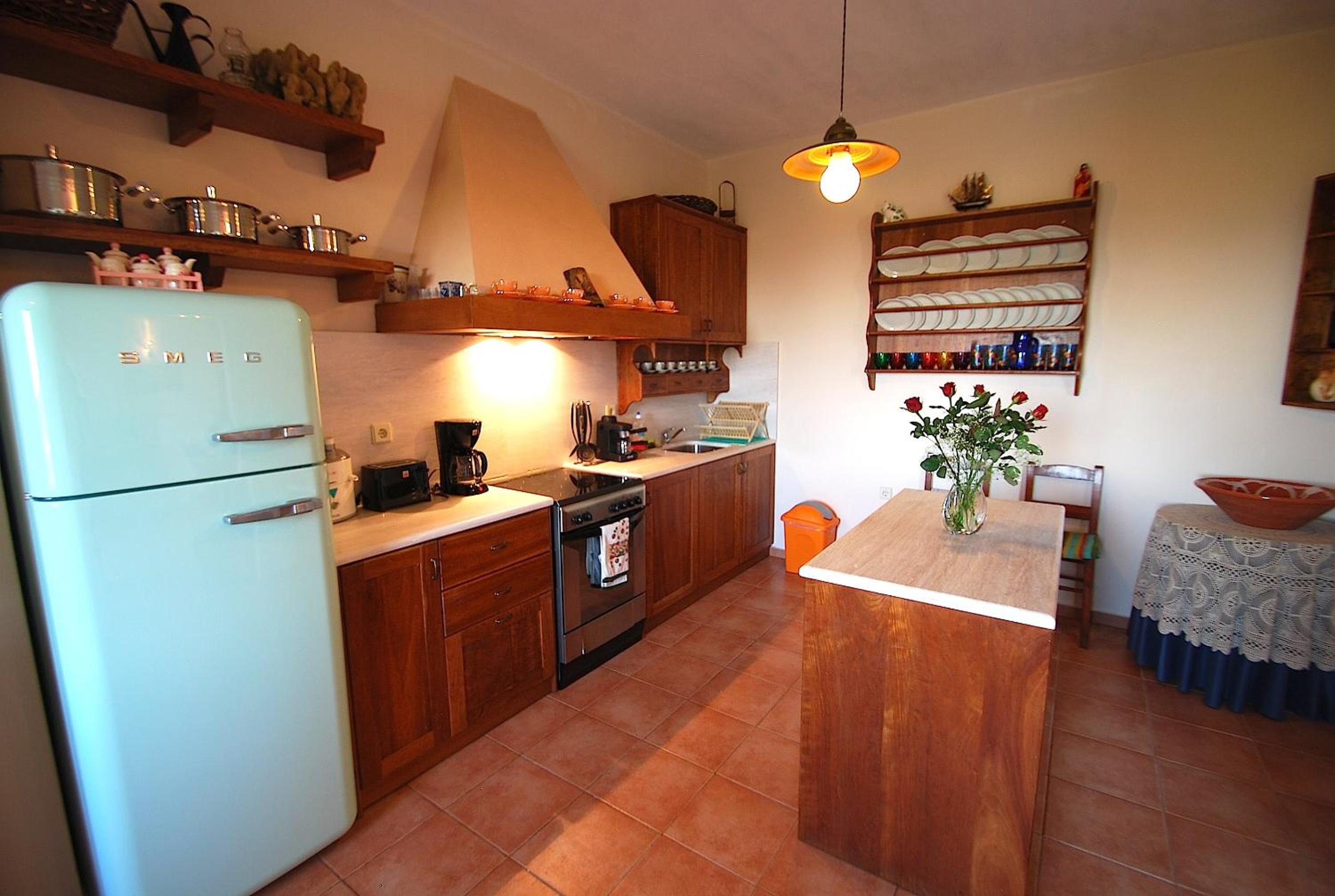 Leni Villa