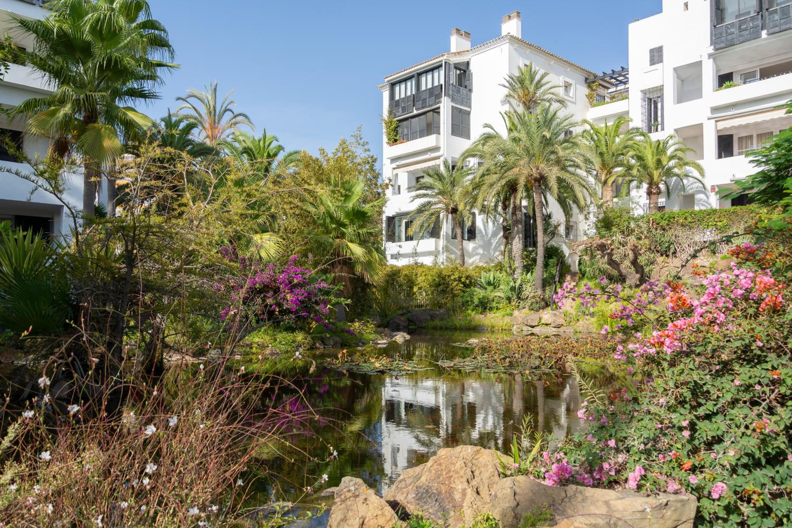 SF Marbella Luxury Beach Apartment - Jardines de las Golondrinas
