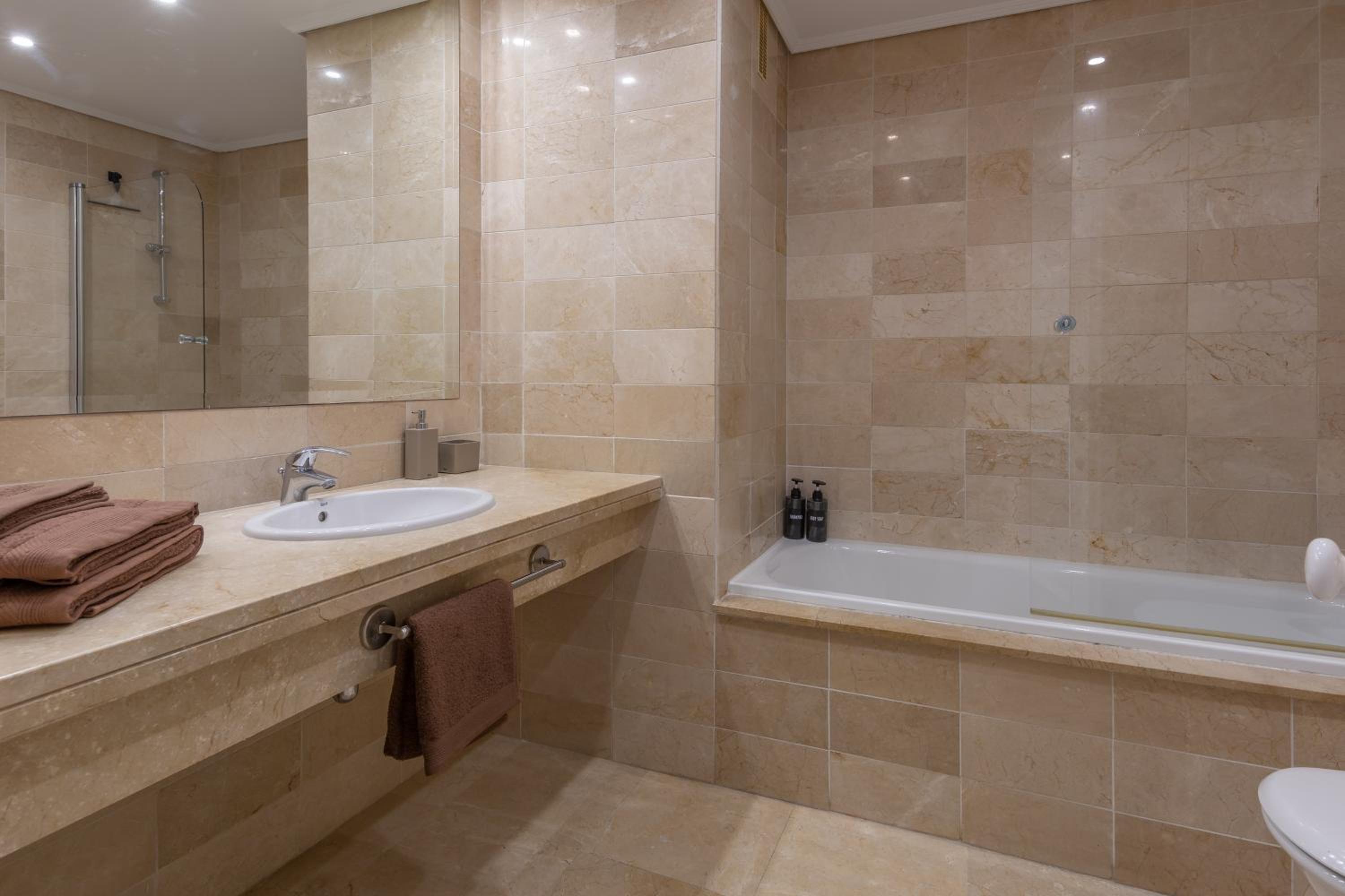 SF Marbella Luxury Beach Apartment - Jardines de las Golondrinas