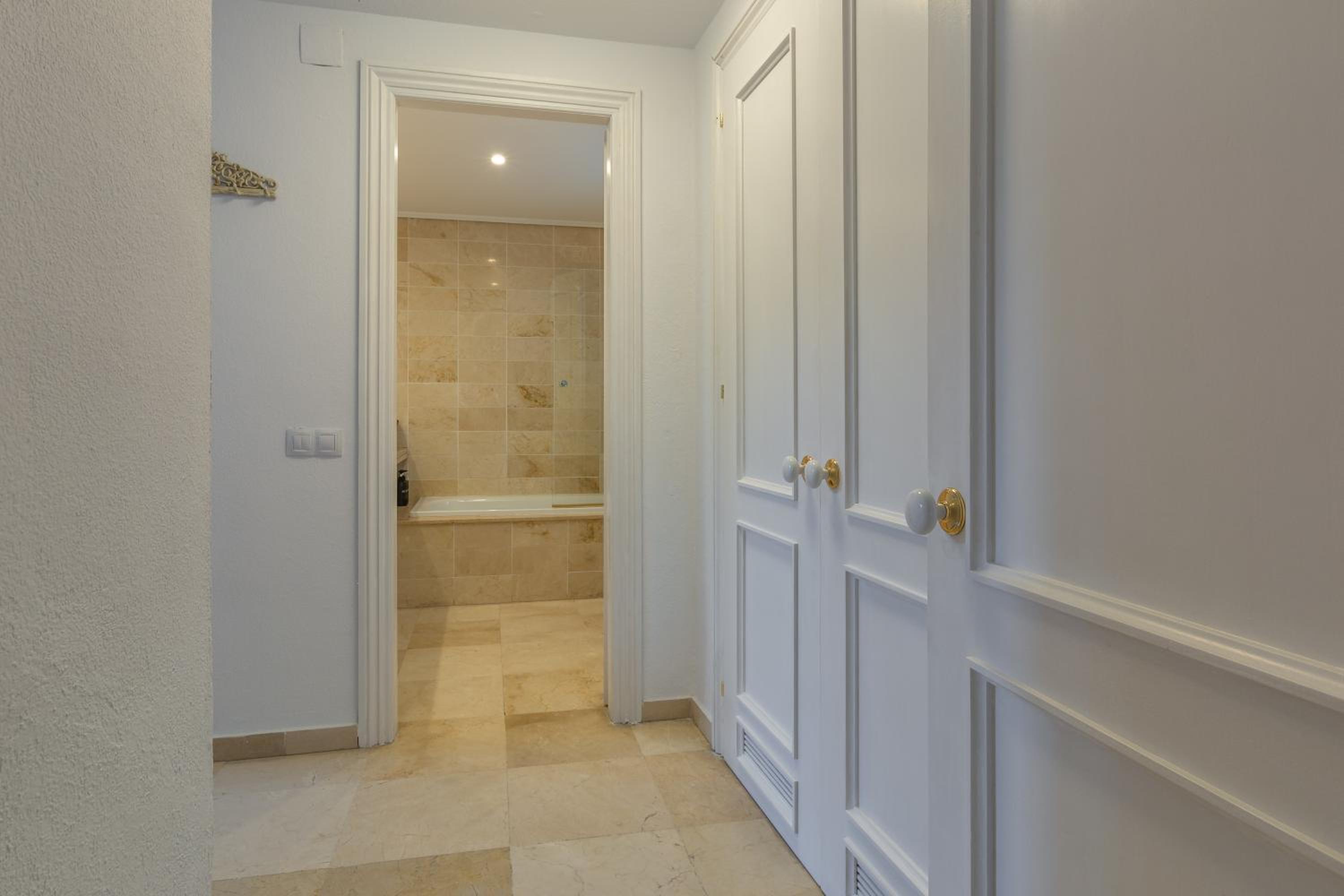 SF Marbella Luxury Beach Apartment - Jardines de las Golondrinas