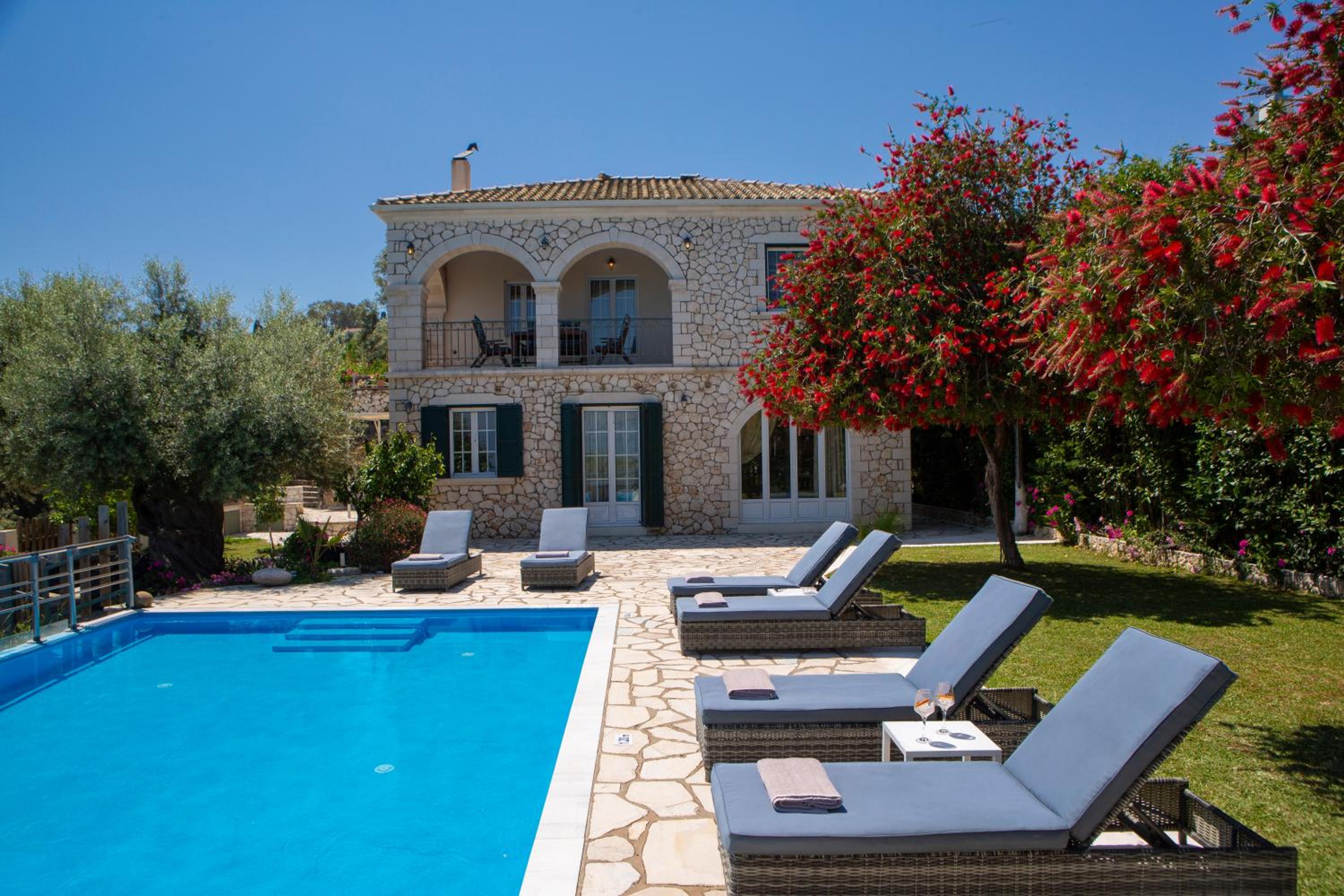 Hotel Aloni Villas Sea View - Image 1