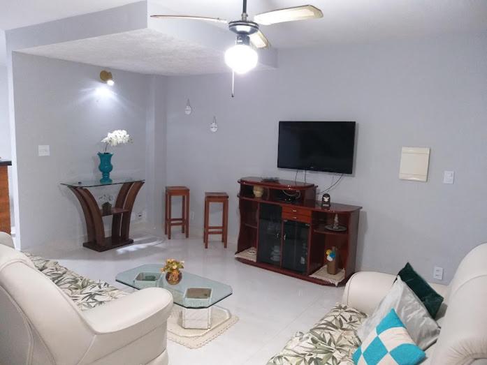 Casa completa em Peró!