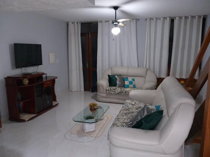 Casa completa em Peró!