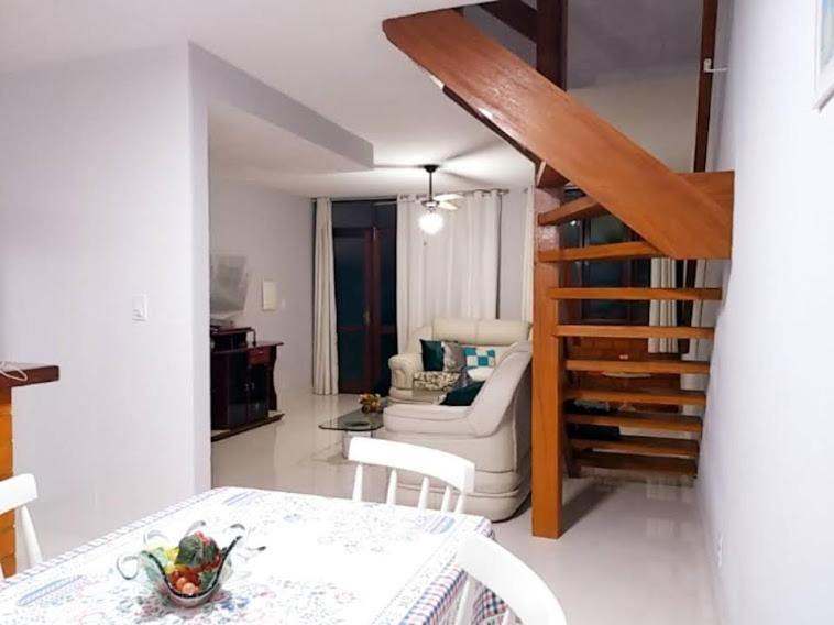 Casa completa em Peró!