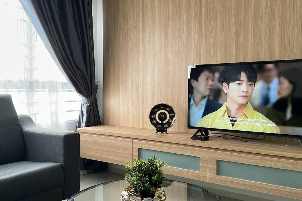 Comfy Tokma's Home Bangi - FREE Wifi, Netflix, InfinityPool photo 8
