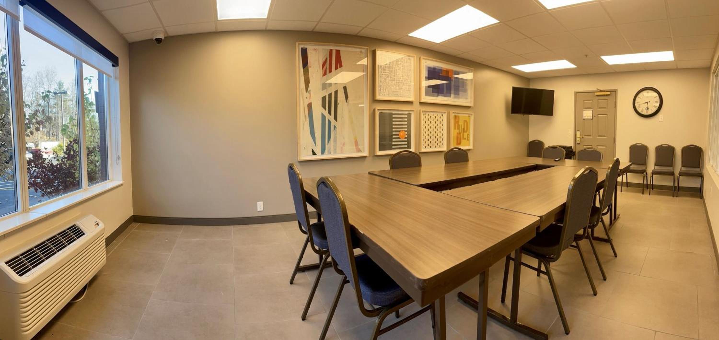 Marquette Vacations - Holiday Inn Express  Suites Marquette, an IHG Hotel - Property Image 8