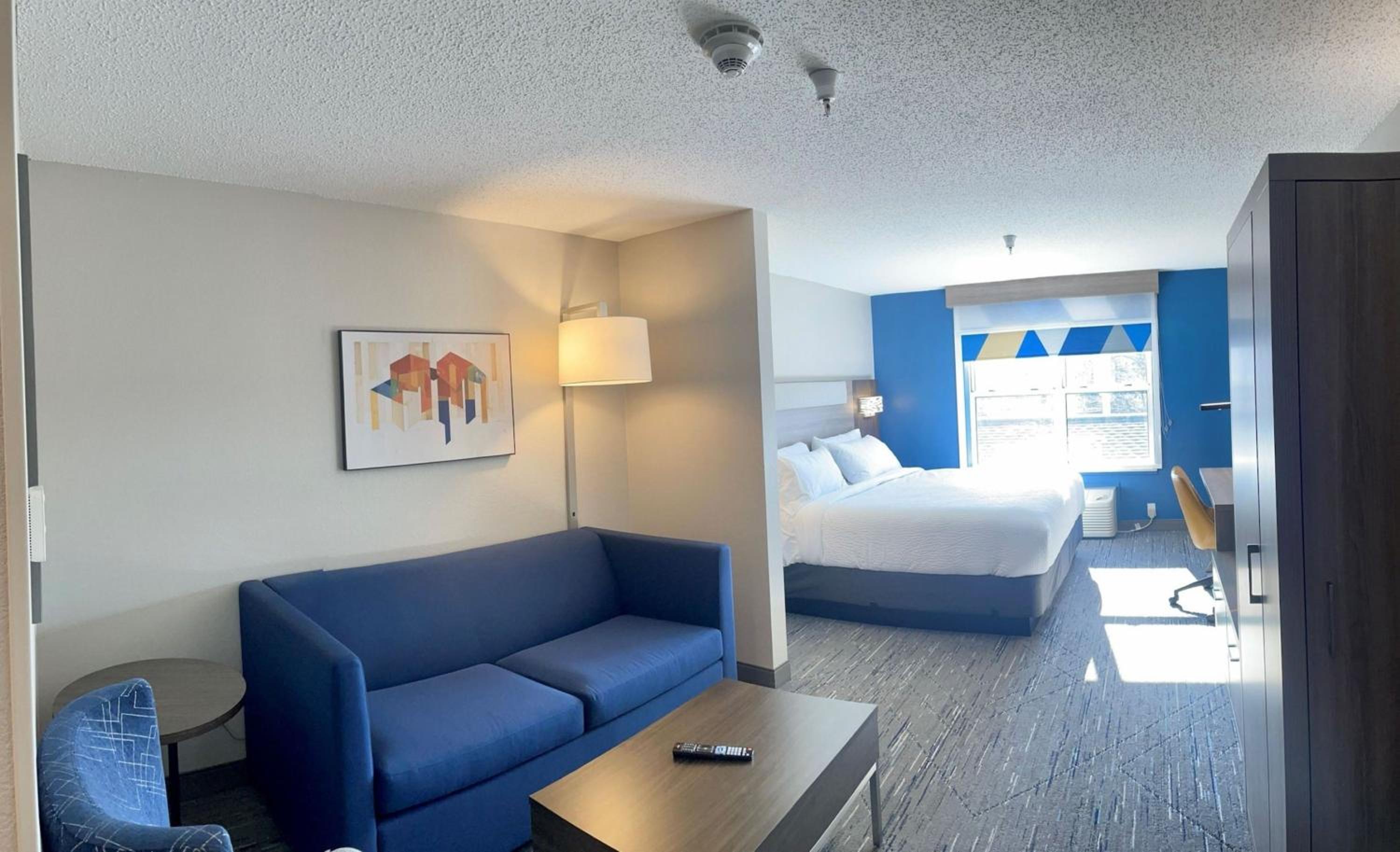 Marquette Vacations - Holiday Inn Express  Suites Marquette, an IHG Hotel - Property Image 4