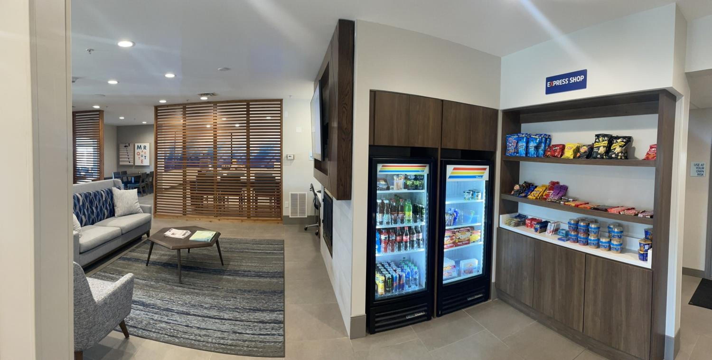 Marquette Vacations - Holiday Inn Express  Suites Marquette, an IHG Hotel - Property Image 3