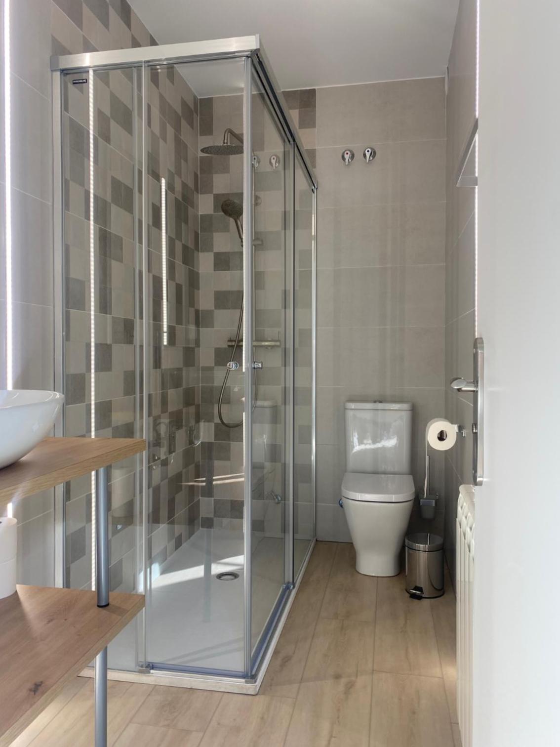 APARTAMENTOS LA FLORA BURGOS todos con aire acondicionado y ascensor