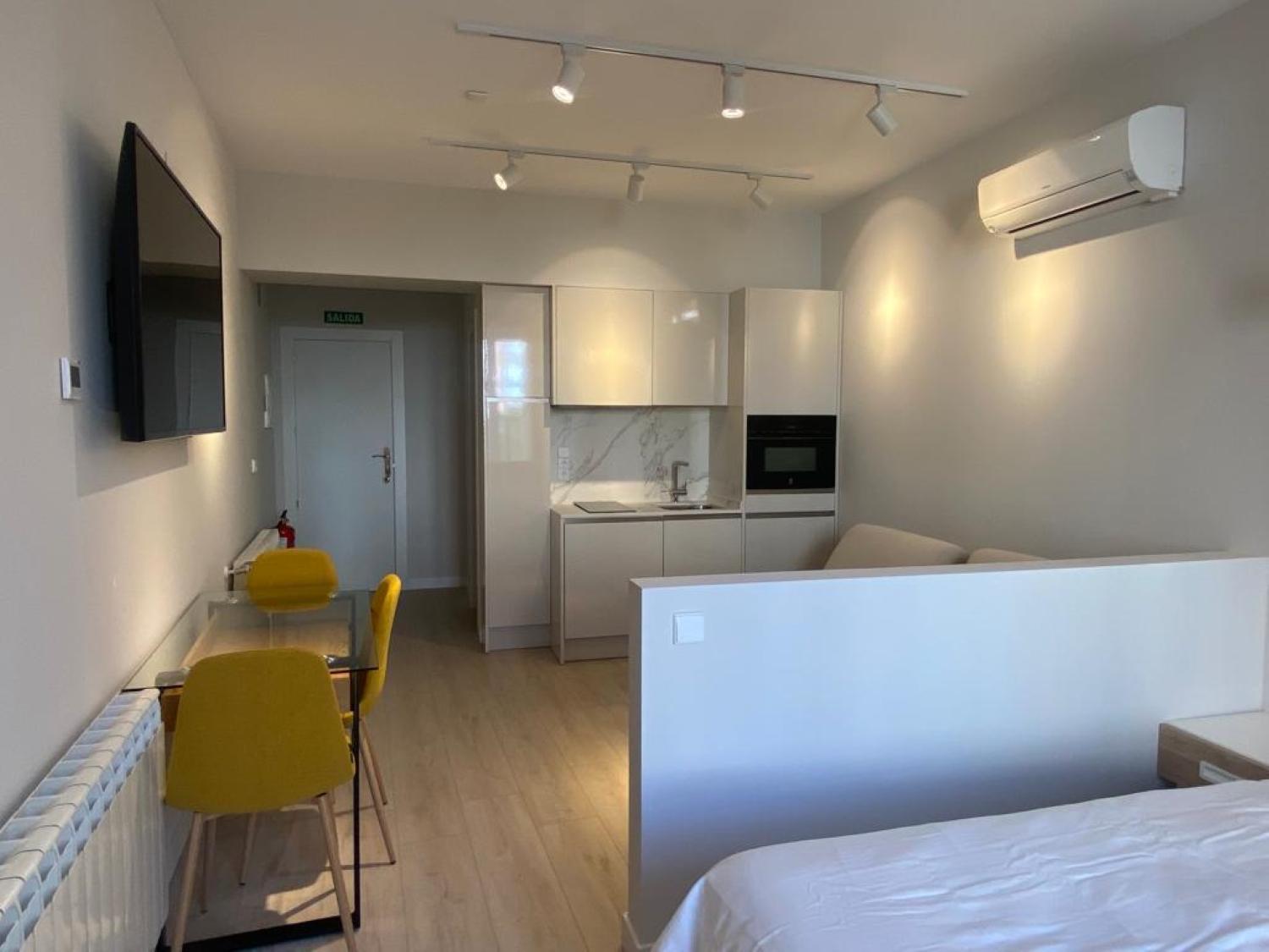 APARTAMENTOS LA FLORA BURGOS todos con aire acondicionado y ascensor