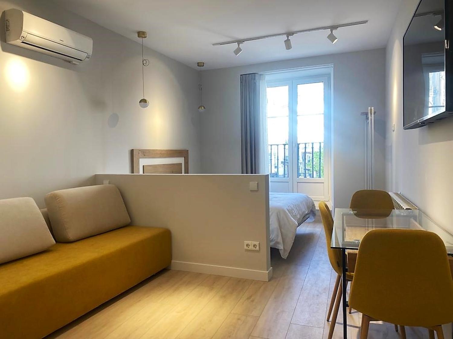 APARTAMENTOS LA FLORA BURGOS todos con aire acondicionado y ascensor