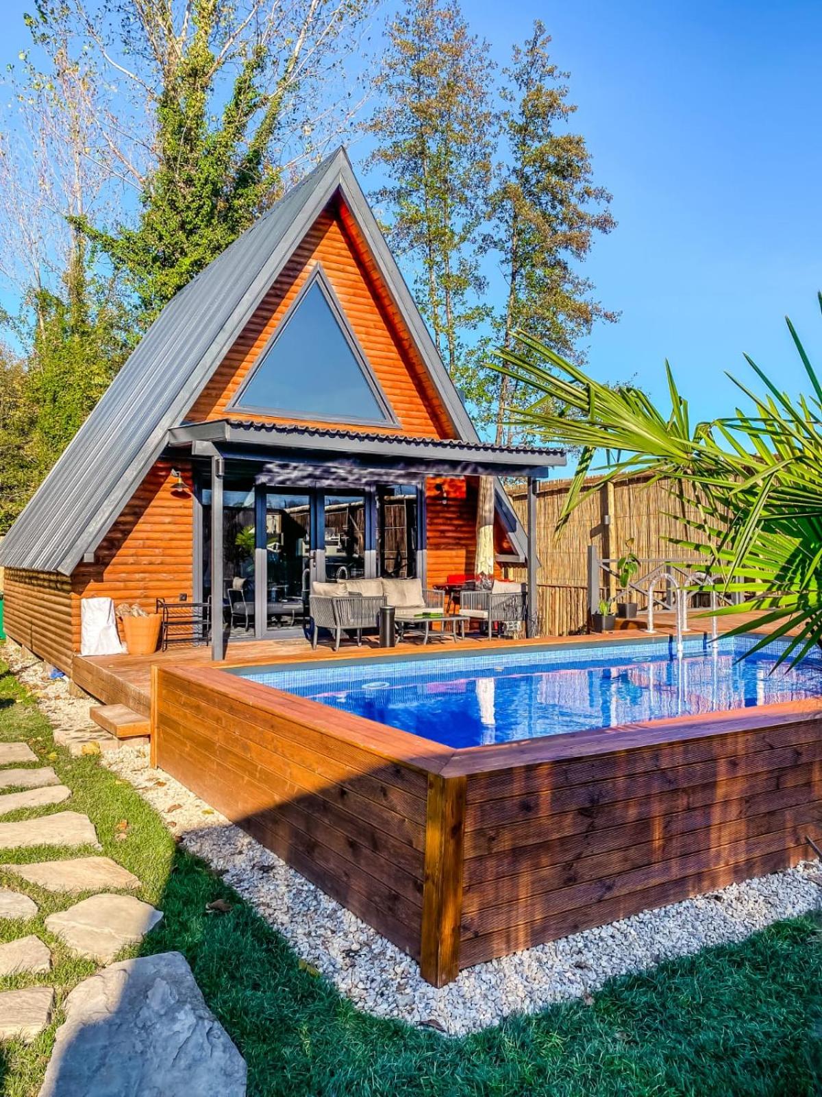 UĞURLUBUNGALOV