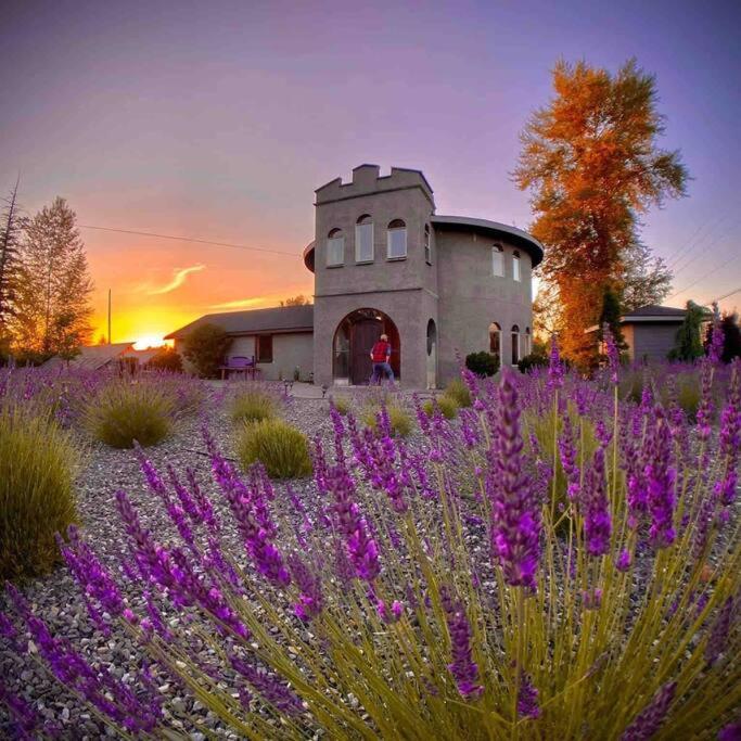Hotel Sequim Lavender Castle