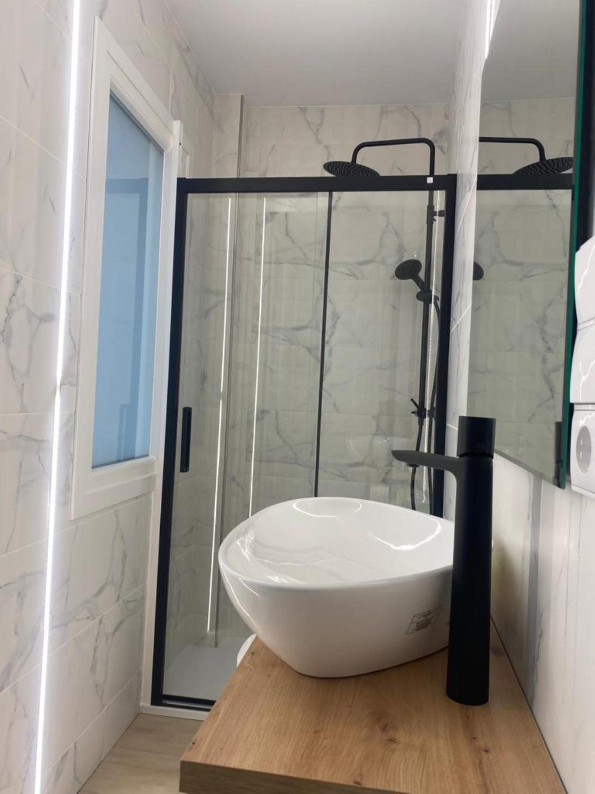 APARTAMENTOS LA FLORA BURGOS todos con aire acondicionado y ascensor