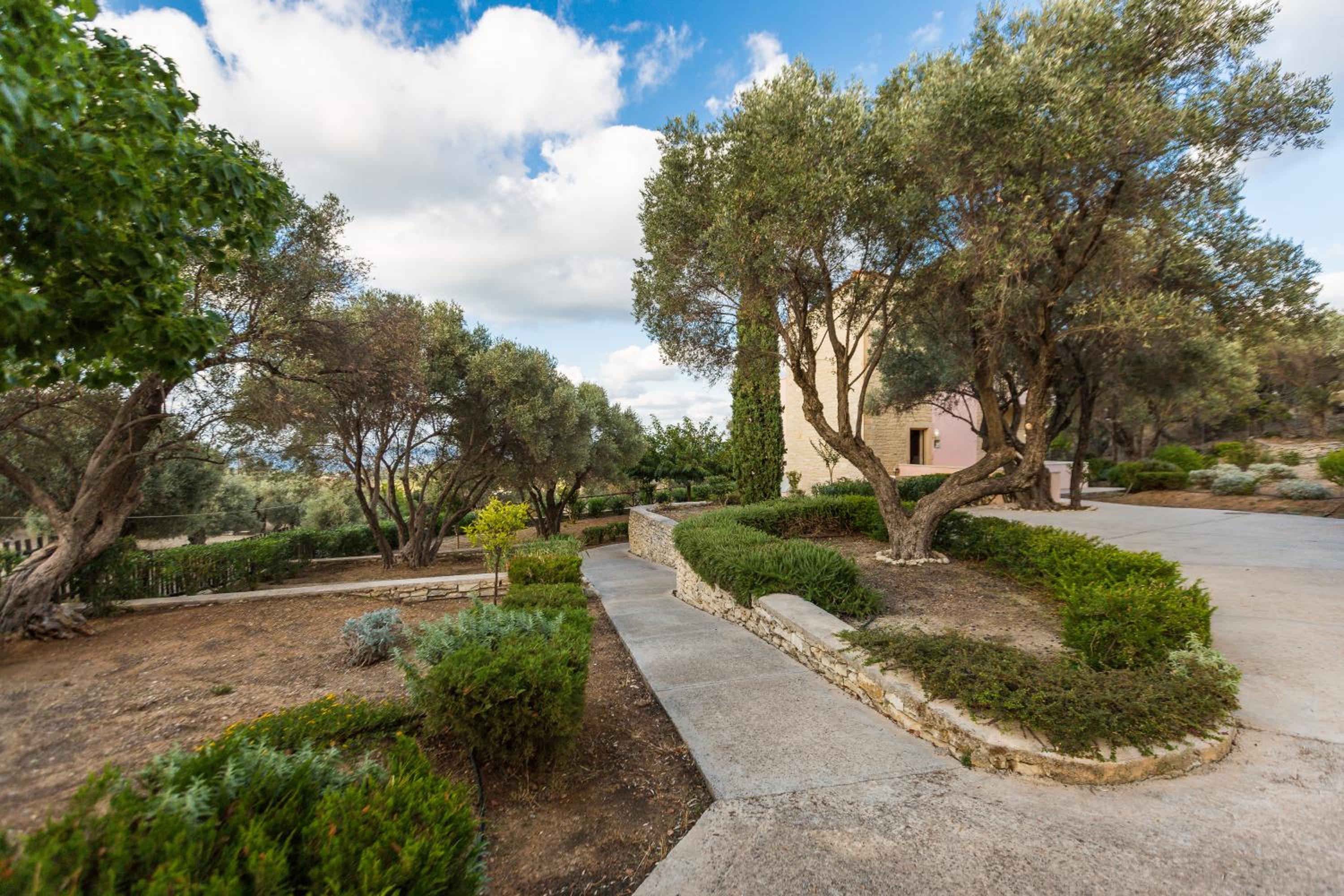 Maroulas Villa Estate