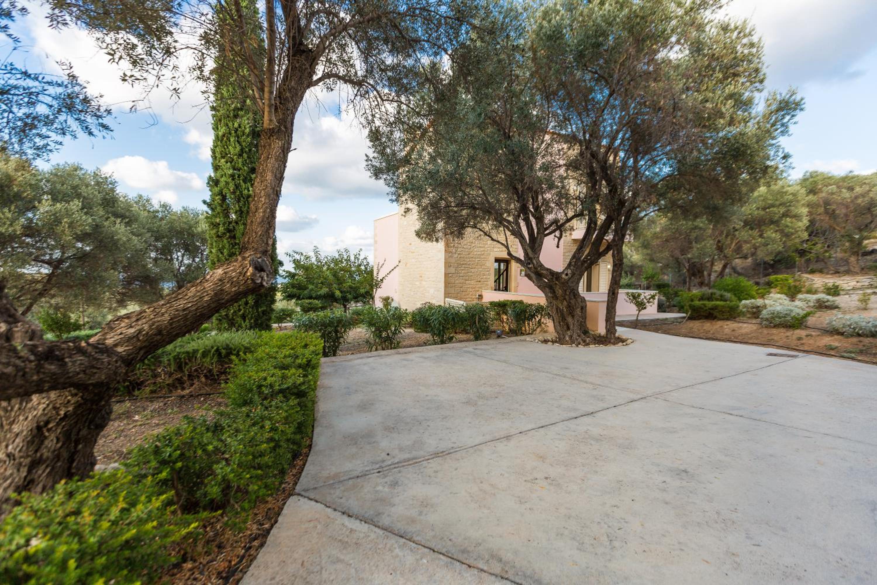Maroulas Villa Estate