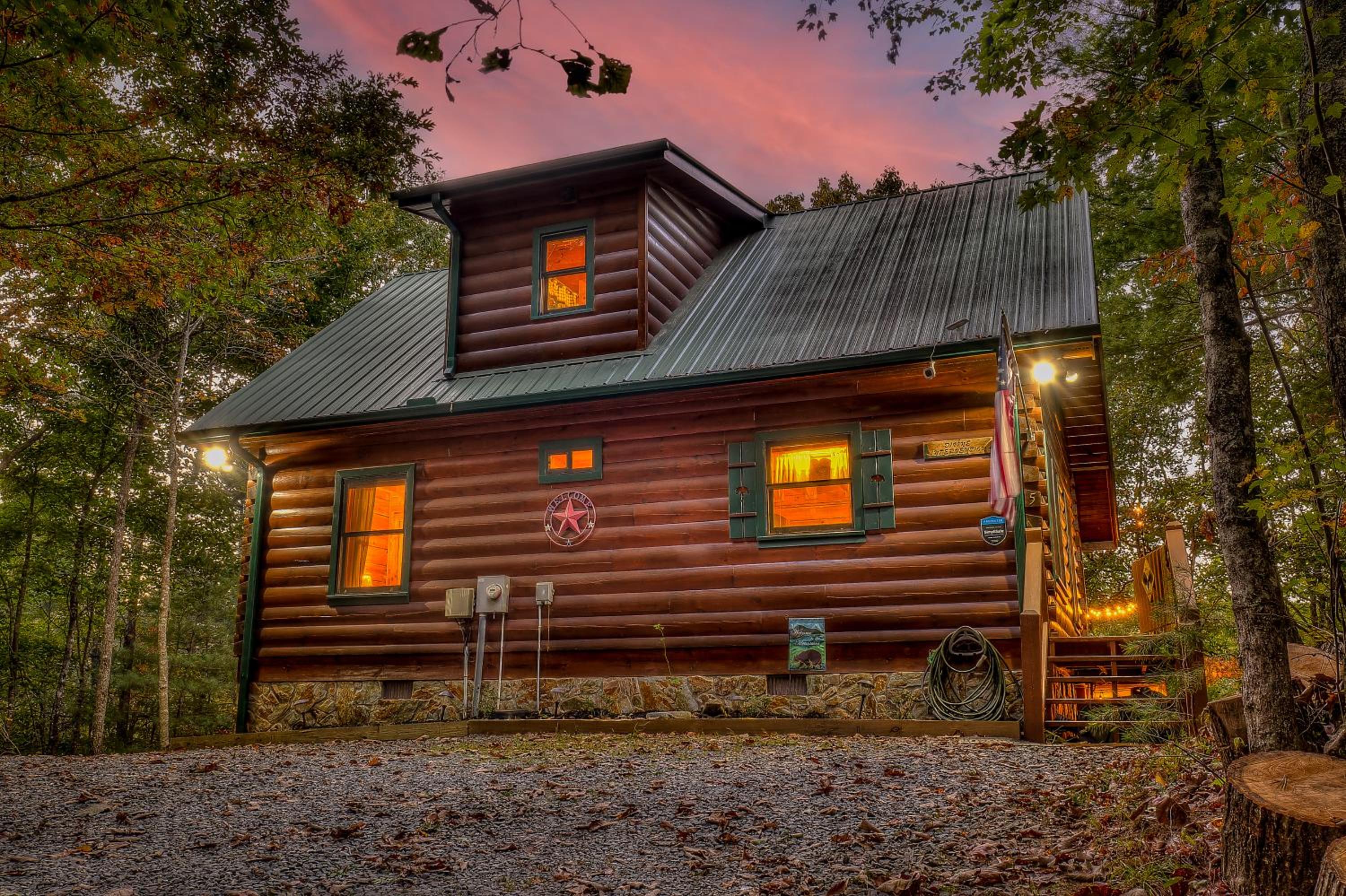 Golden Eagle GA Cabin - Hot Tub, Firepit & Fast WiFi view 5