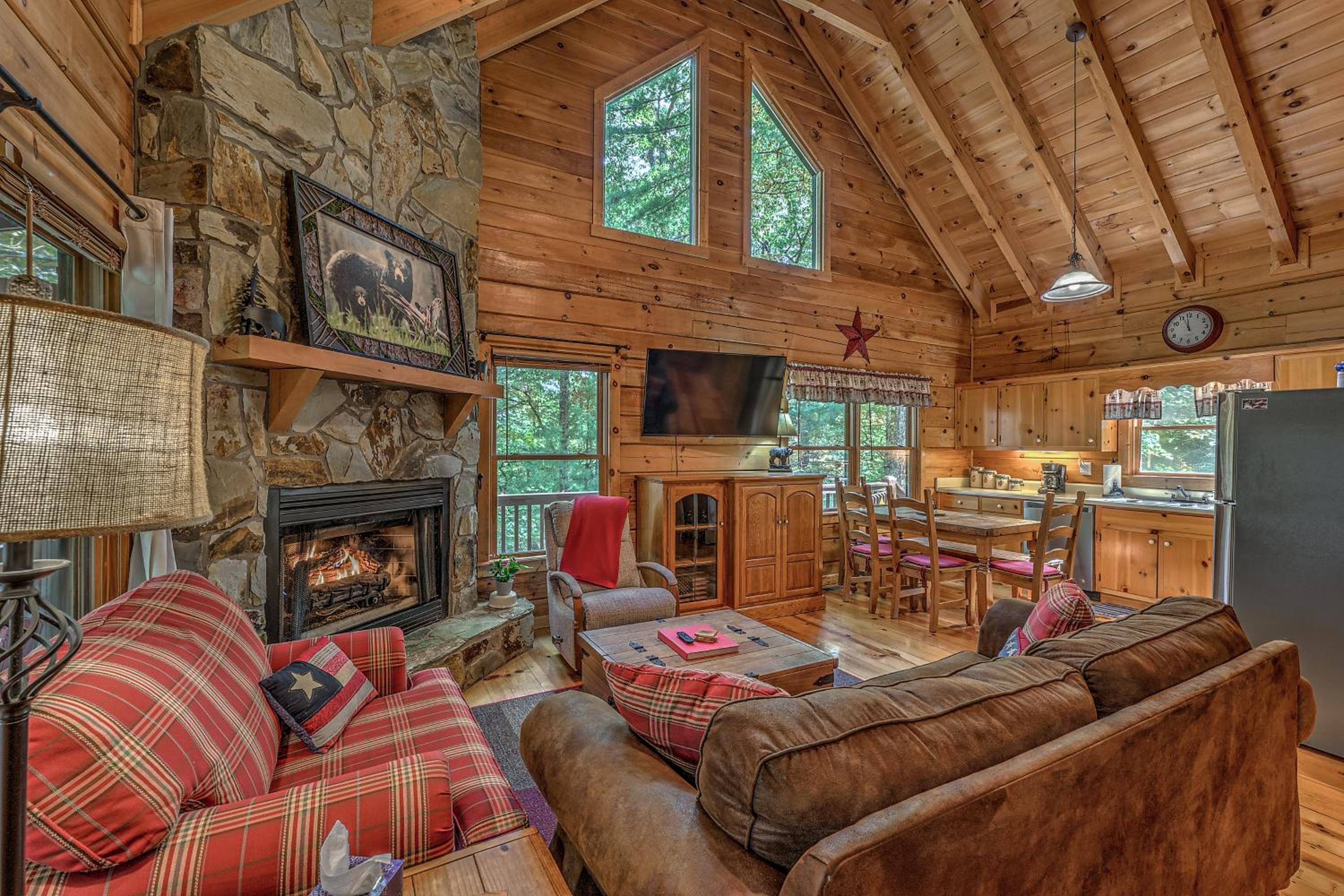 Golden Eagle GA Cabin - Hot Tub, Firepit & Fast WiFi view 2