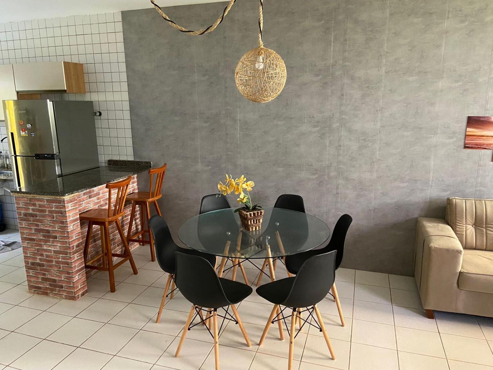 Duplex em condomínio no Barra Mar