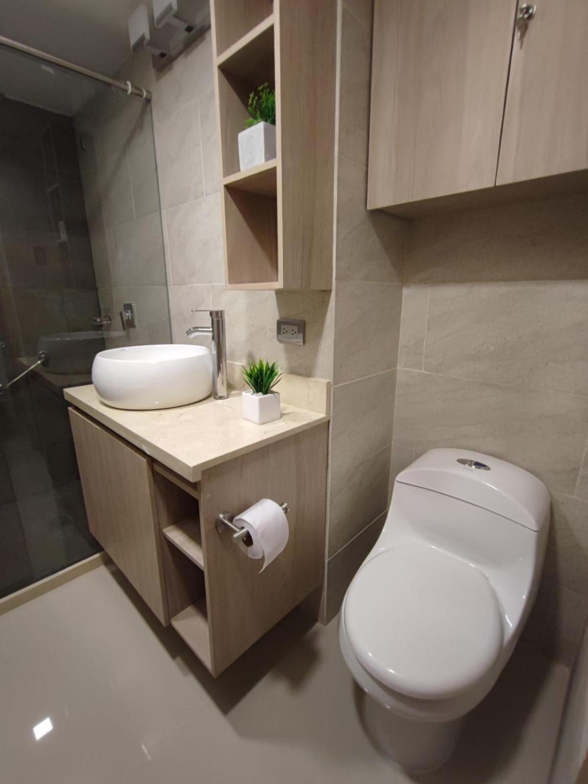 APARTAMENTO MODERNO EL LAGUITO JUNTO AL MAR 705
