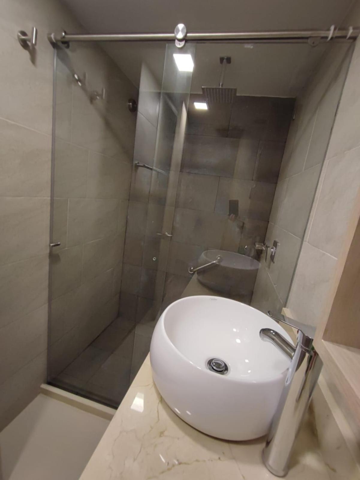 APARTAMENTO MODERNO EL LAGUITO JUNTO AL MAR 705
