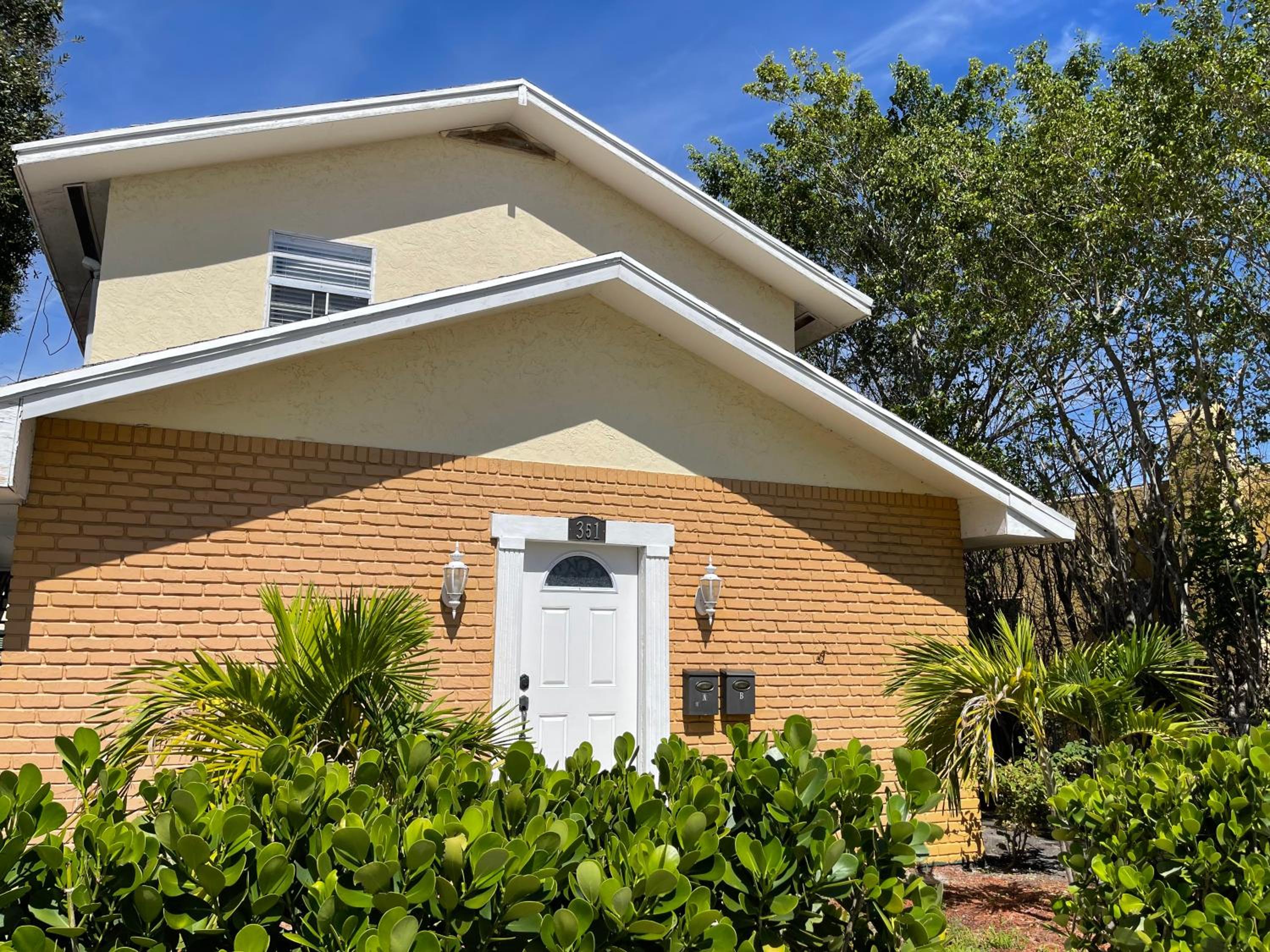 Hotel 2BR Comfortable Downtown House Near Beach and More - Image 1