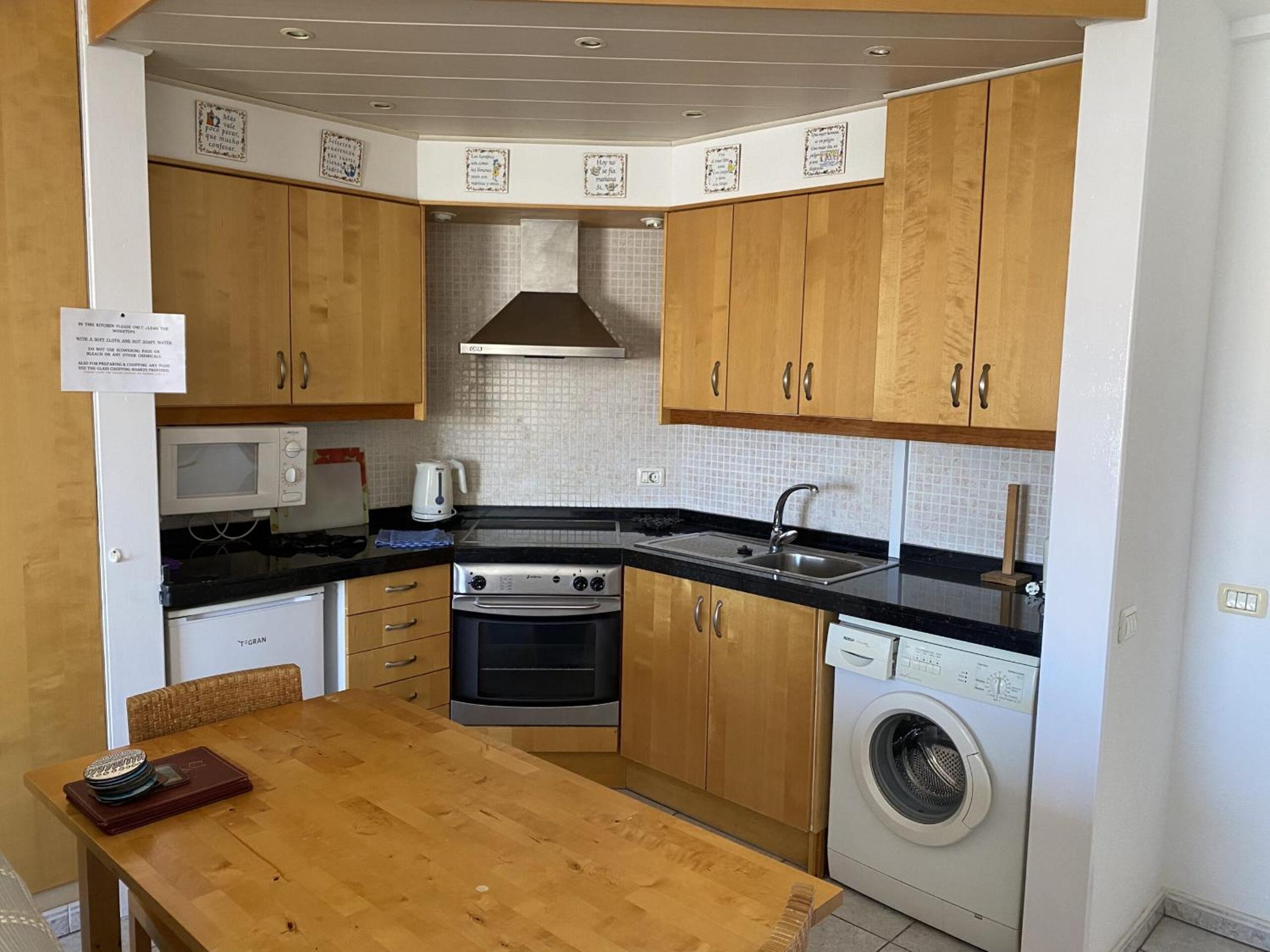 Apart Hotel 1 bed Apartment 20A2, Victoria Court 1, Los Cristianos, Tenerife photo 4