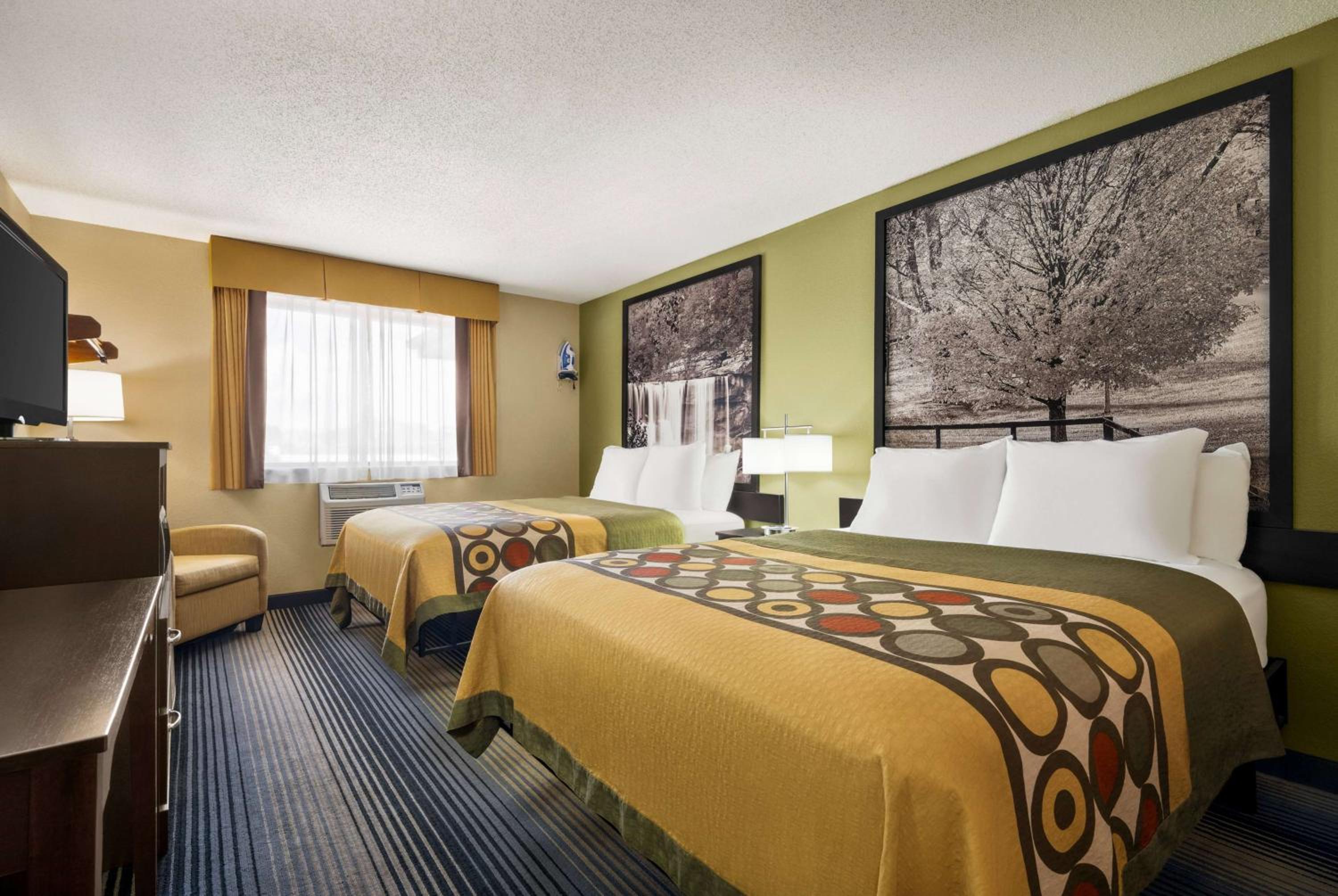 Super 8 by Wyndham Maysville KY view 3