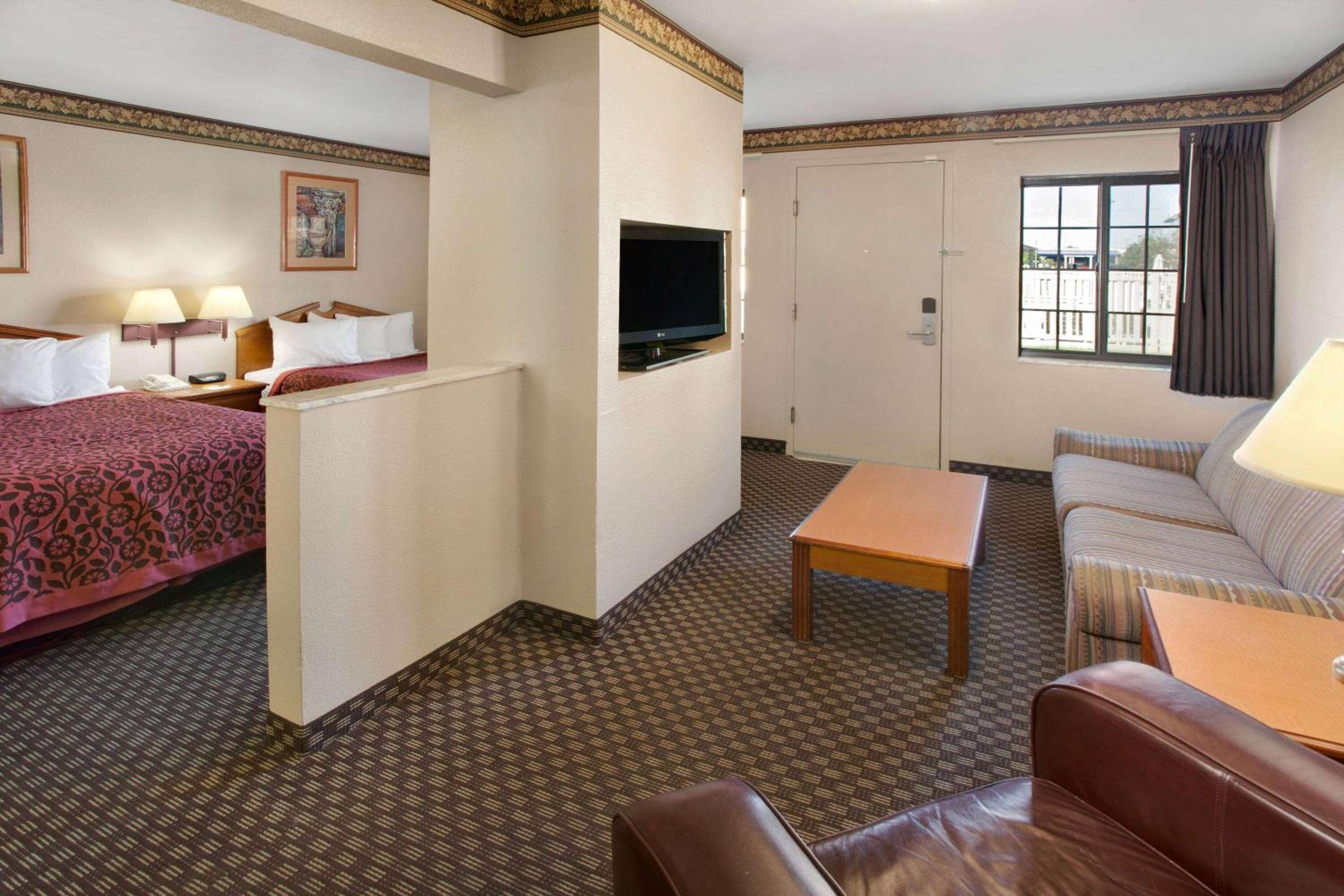 Kokomo Vacations - Days Inn  Suites by Wyndham Kokomo - Property Image 2