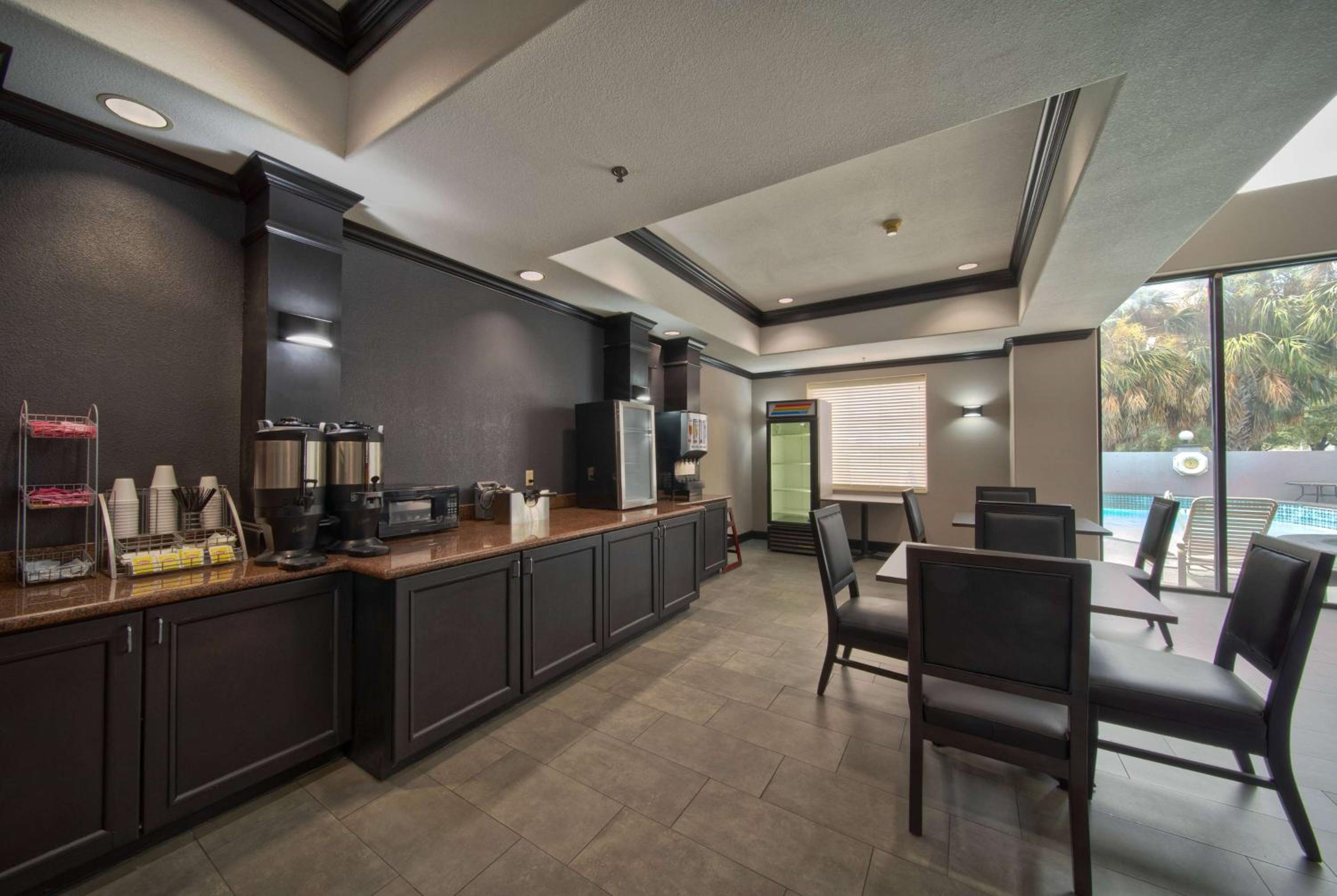 Wingate by Wyndham Houston Bush Intercontinental Airport - Property Image 15