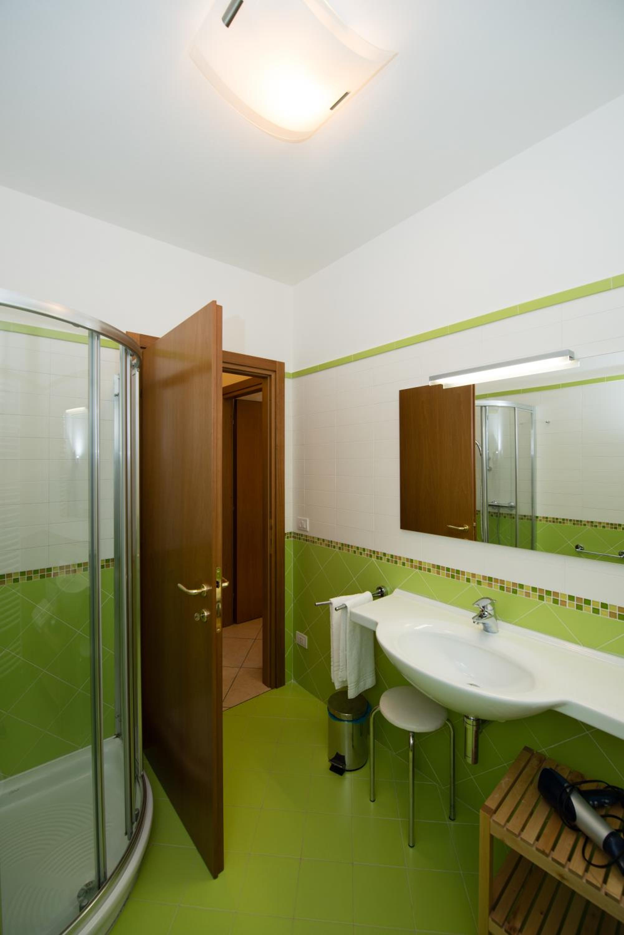 Photo 18