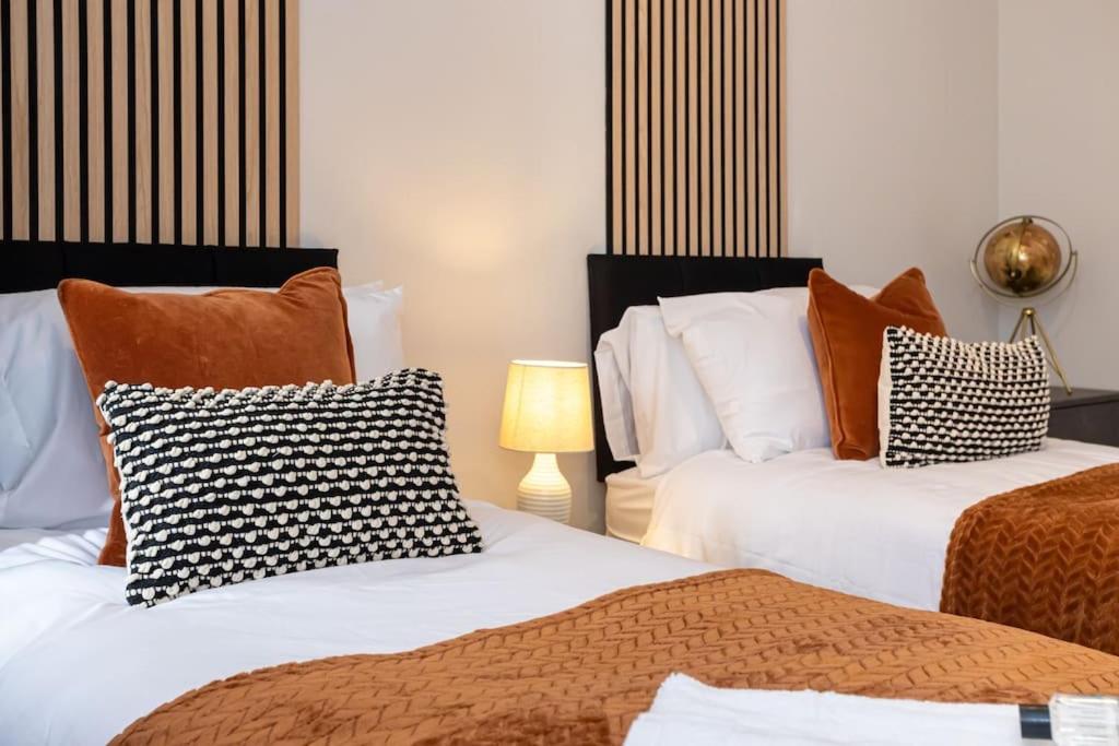 Railway House - Central Warrington - Sleeps 6