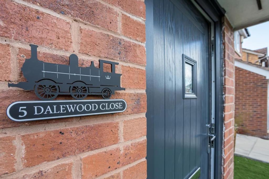 Railway House - Central Warrington - Sleeps 6, photo 20