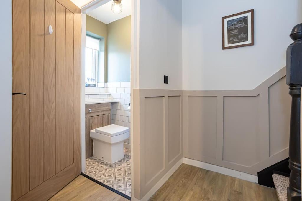 Railway House - Central Warrington - Sleeps 6, photo 21