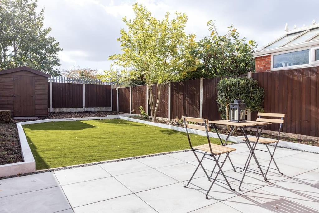 Railway House - Central Warrington - Sleeps 6, photo 15