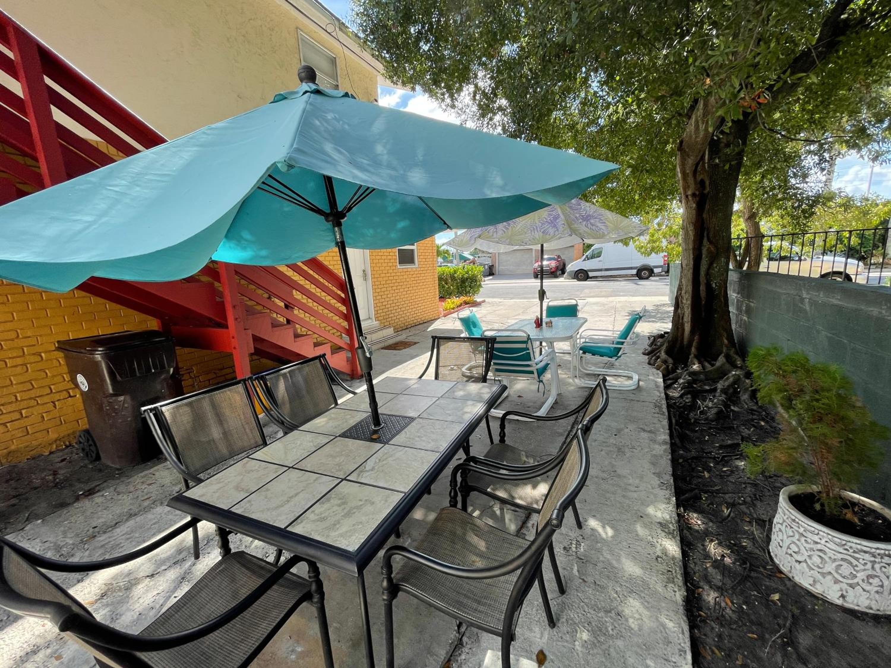 2BR Comfortable Downtown House Near Beach and More view 3