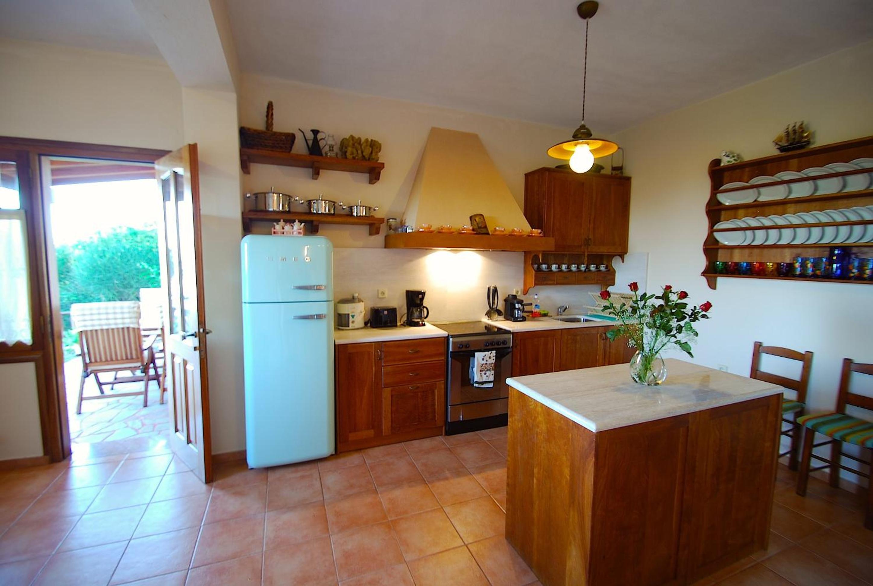 Leni Villa