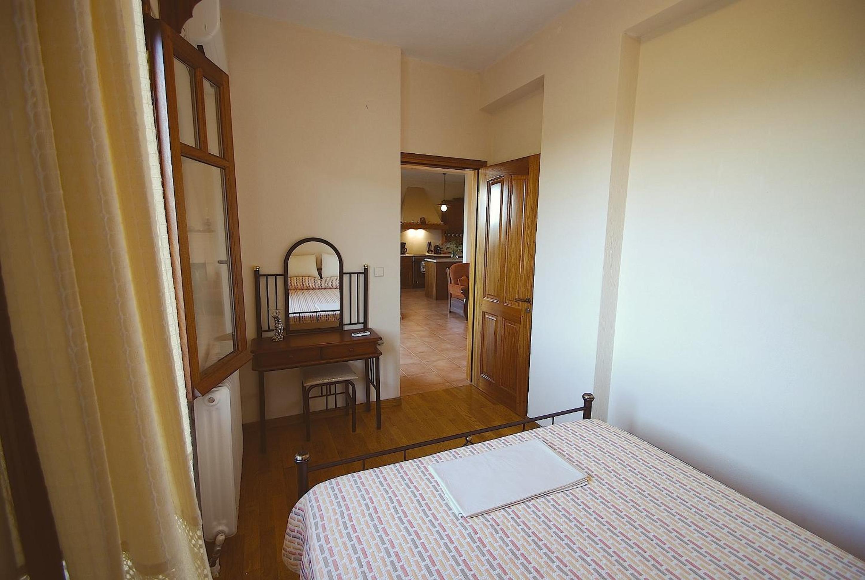 Leni Villa