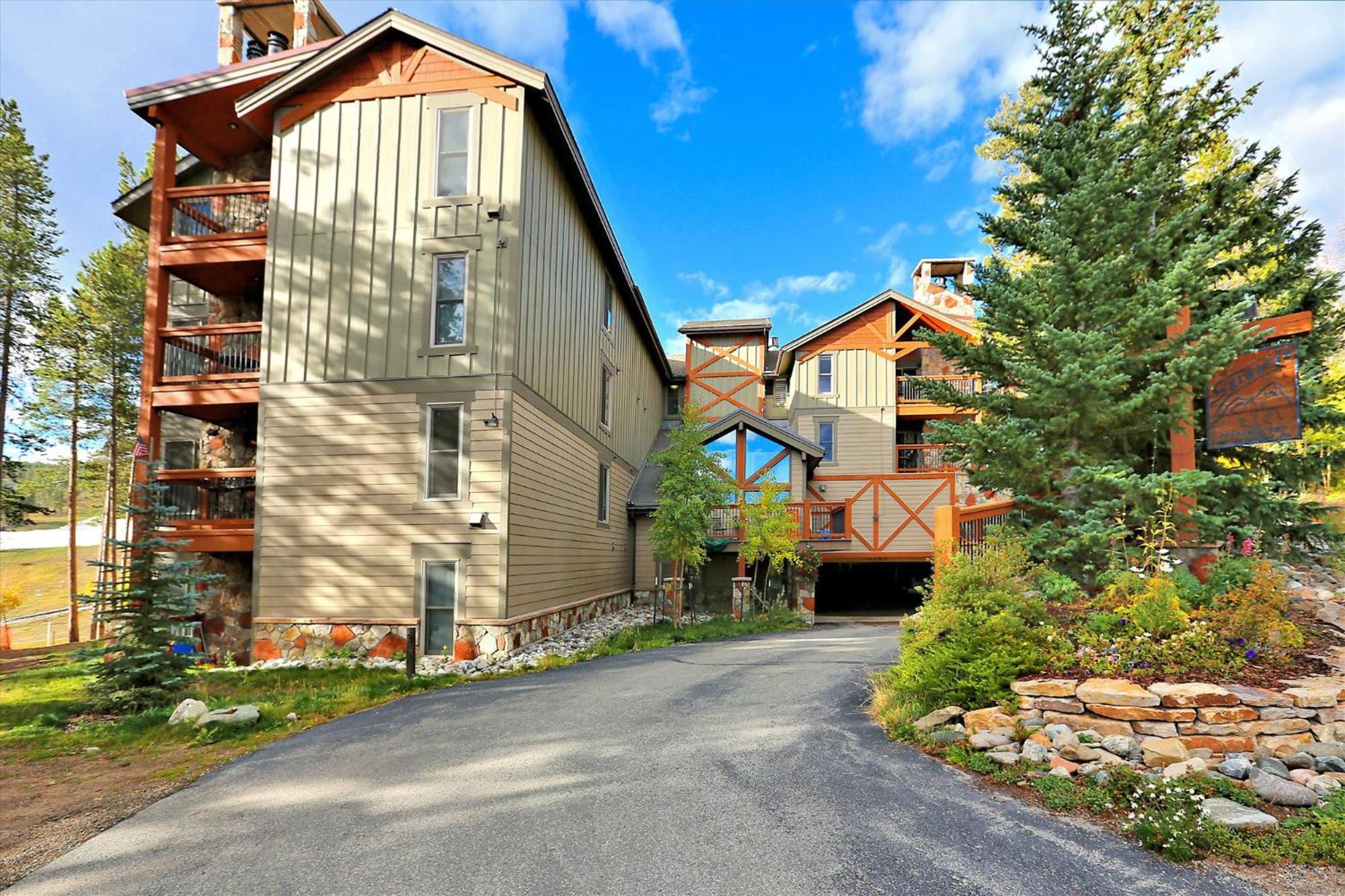 Hotel SkiWatch-438 - Image 1