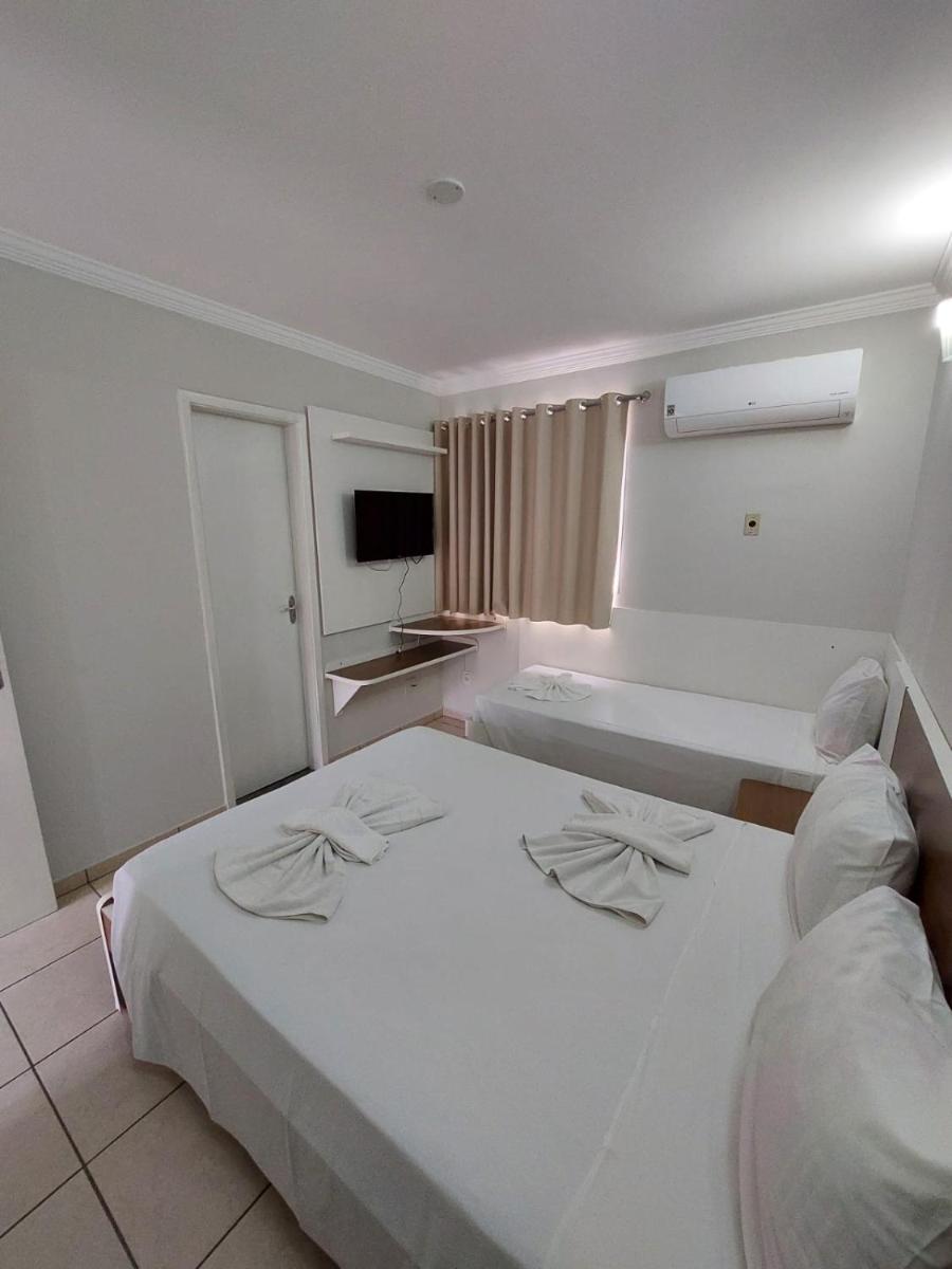 diRoma Fiori 89 com roupa de cama e banho.