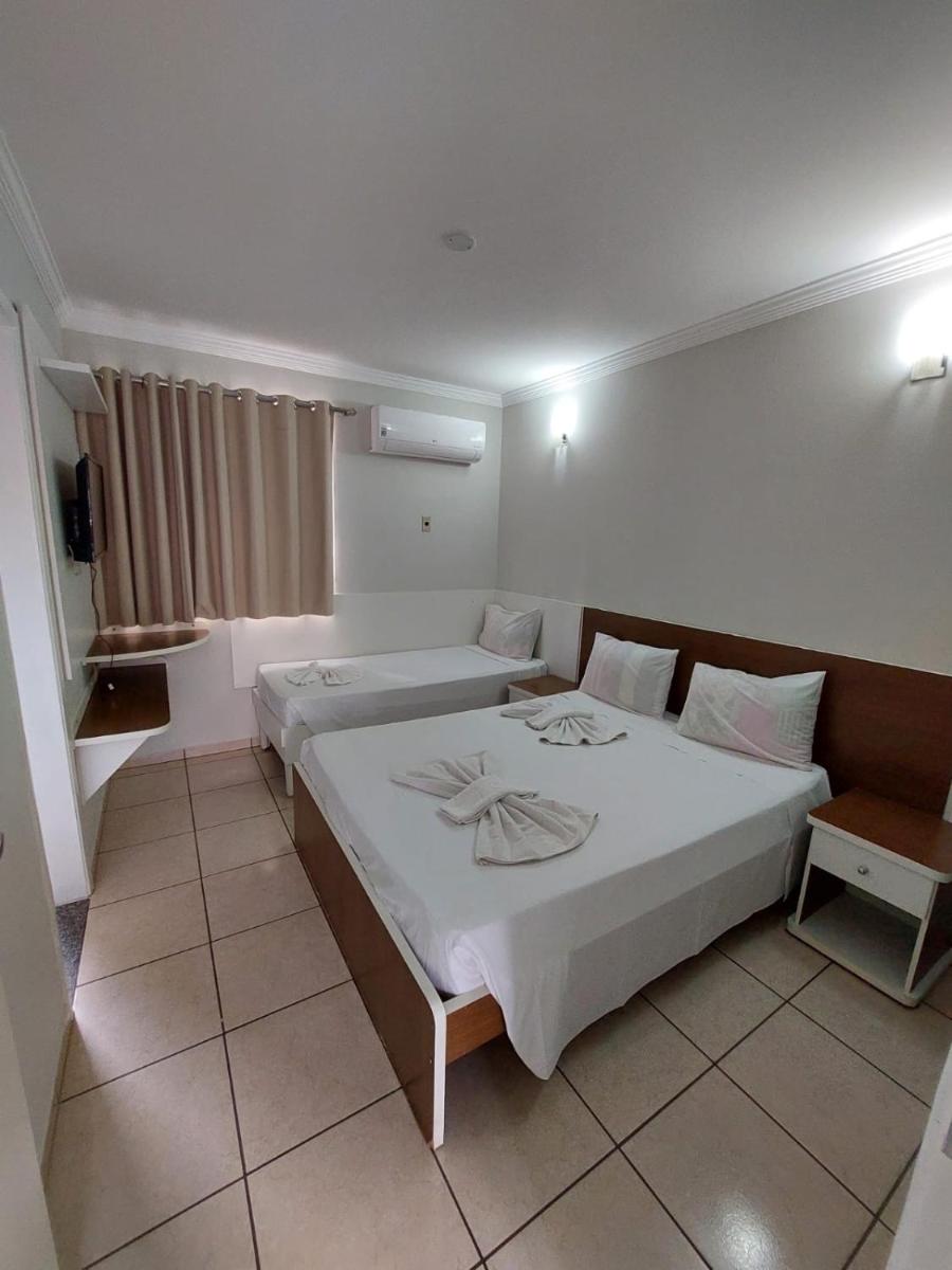 diRoma Fiori 89 com roupa de cama e banho.