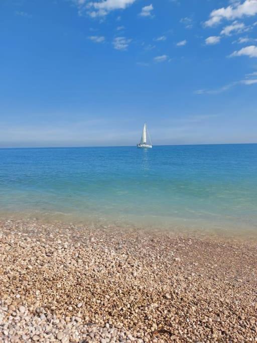 Sunny, spacious 3 bedroom apartment with seaview - L1 Red line stop PARADIS 2 min walk from rental view 4