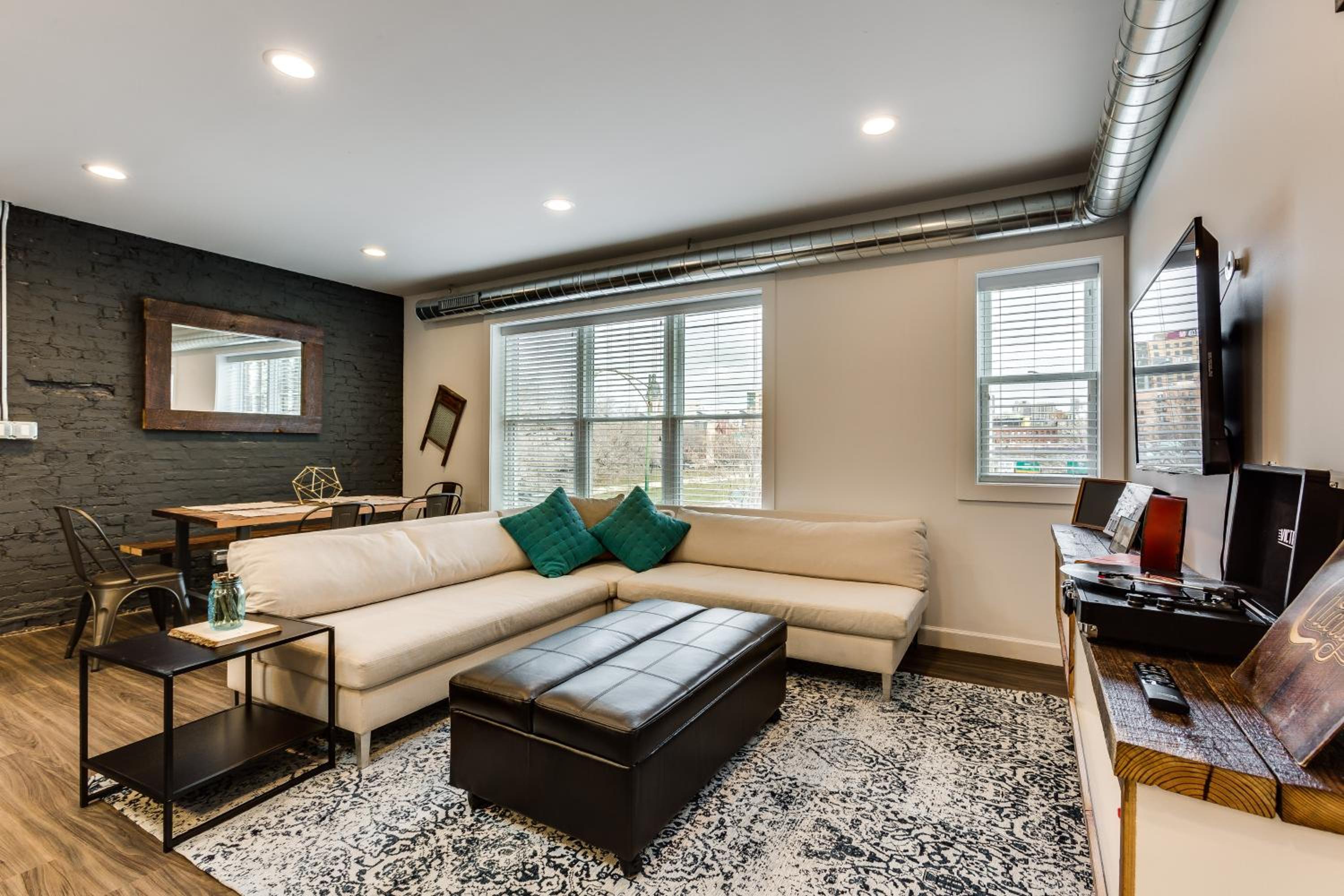 PET FRIENDLY and Room for 7! Large Common Areas to Converse and Connect apts photo 4