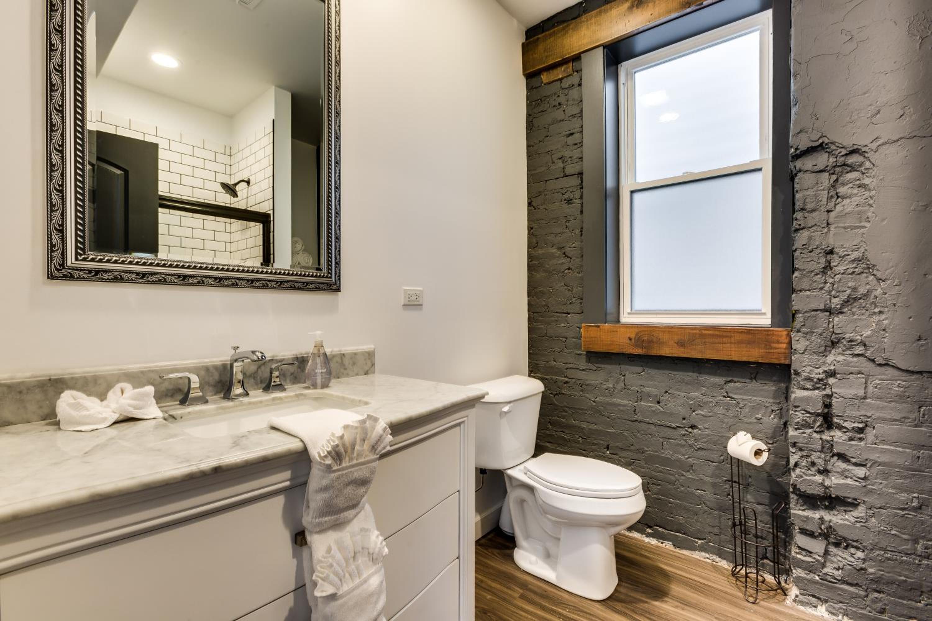 PET FRIENDLY and Room for 7! Large Common Areas to Converse and Connect apts photo 5