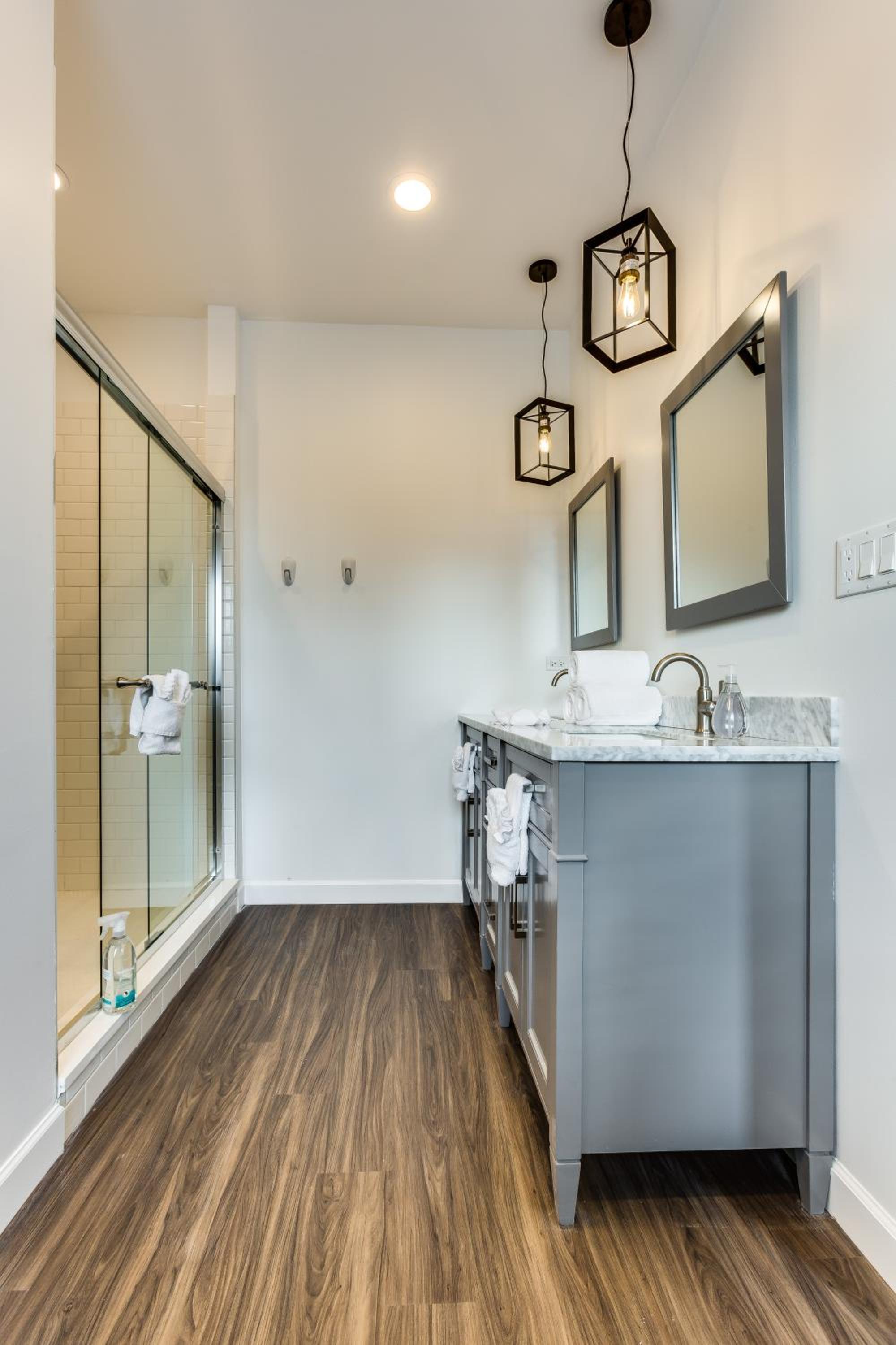 PET FRIENDLY and Room for 7! Large Common Areas to Converse and Connect apts photo 3