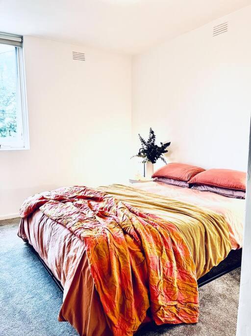Two bedroom South Melbourne Apartment on Montague