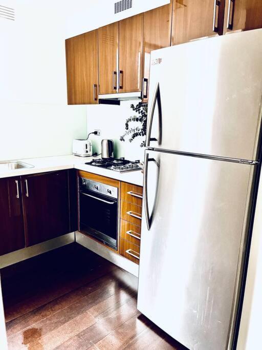 Two bedroom South Melbourne Apartment on Montague
