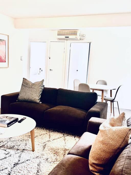 Two bedroom South Melbourne Apartment on Montague