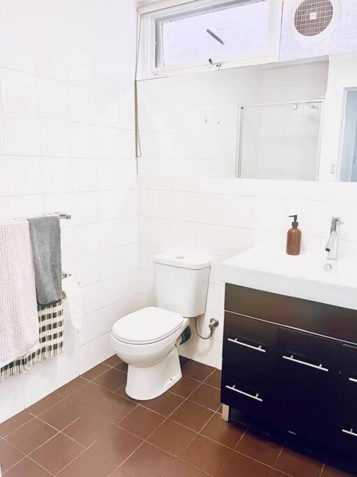 Two bedroom South Melbourne Apartment on Montague