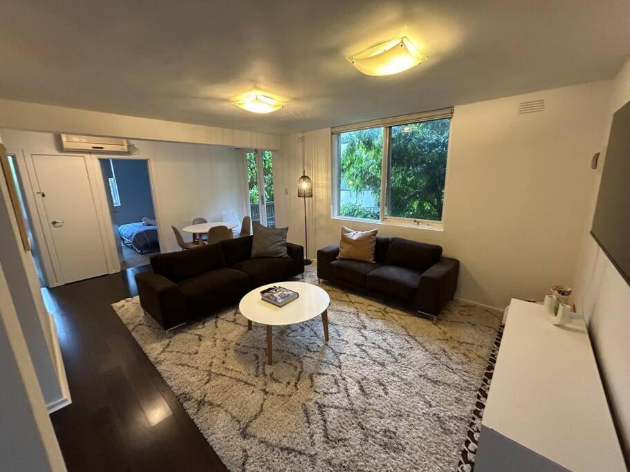 Two bedroom South Melbourne Apartment on Montague